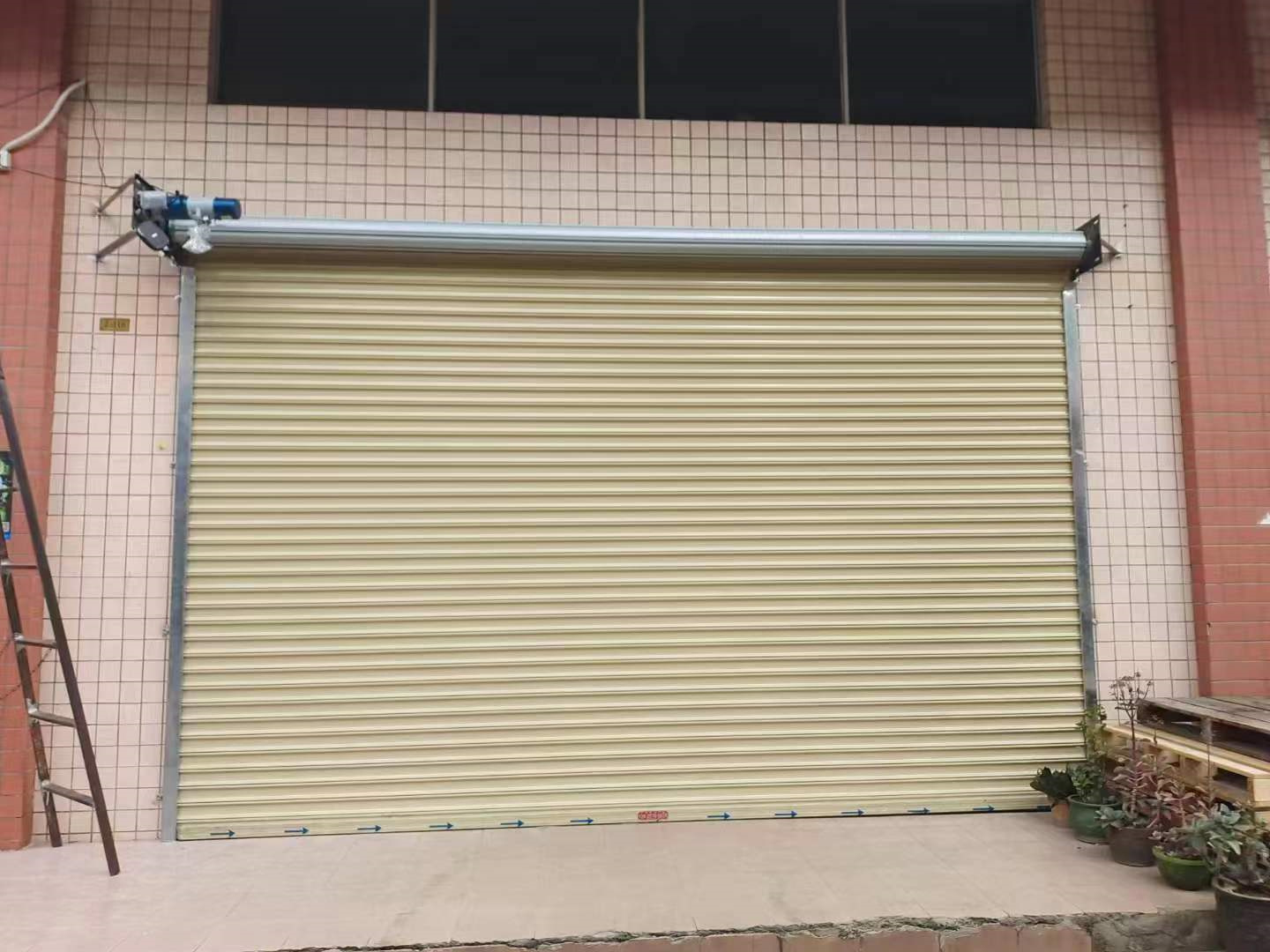 防風(fēng)卷簾門(mén)、抗風(fēng)卷簾門(mén)、PVC 卷簾門(mén)存在的區(qū)別?